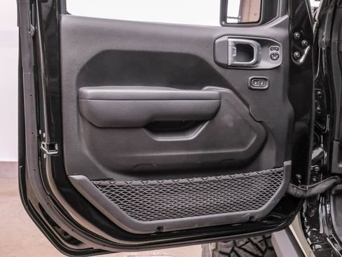 Used 2024 Jeep Wrangler Unlimited Rubicon w/ Technology Group image 89