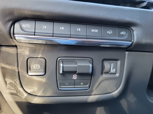 New 2026 Cadillac Escalade Platinum Sport w/ LPO, ONYX Package image 33