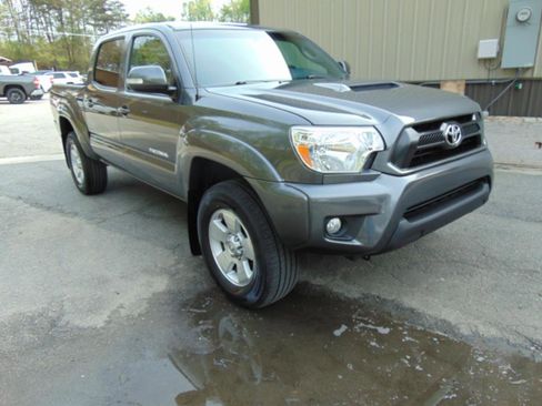 Used 2013 Toyota Tacoma 4x4 Double Cab w/ TRD Sport Pkg image 2