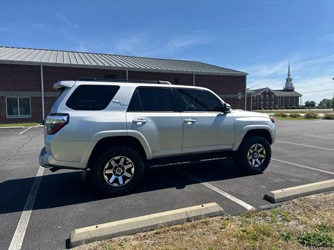Used 2020 Toyota 4Runner TRD Off-Road Premium AWD/4WD image 5