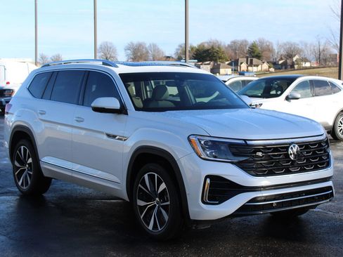 Used 2025 Volkswagen Atlas SEL Premium R-Line image 9