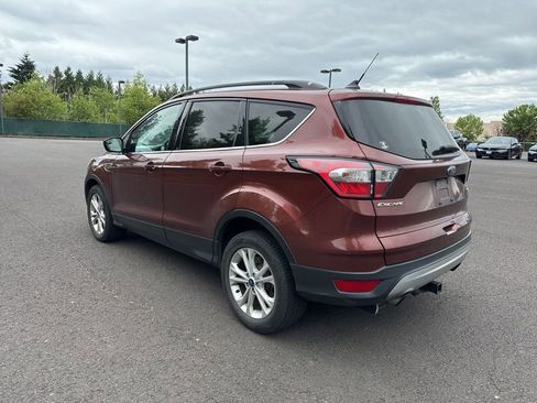 Used 2018 Ford Escape SE w/ SE Sync 3 Package AWD/4WD image 5