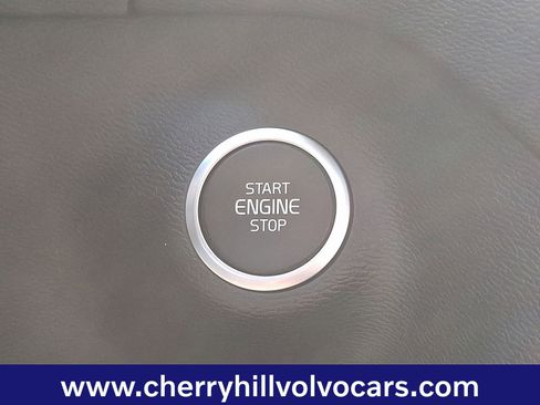 Certified 2025 Volvo XC40 B5 Plus image 23