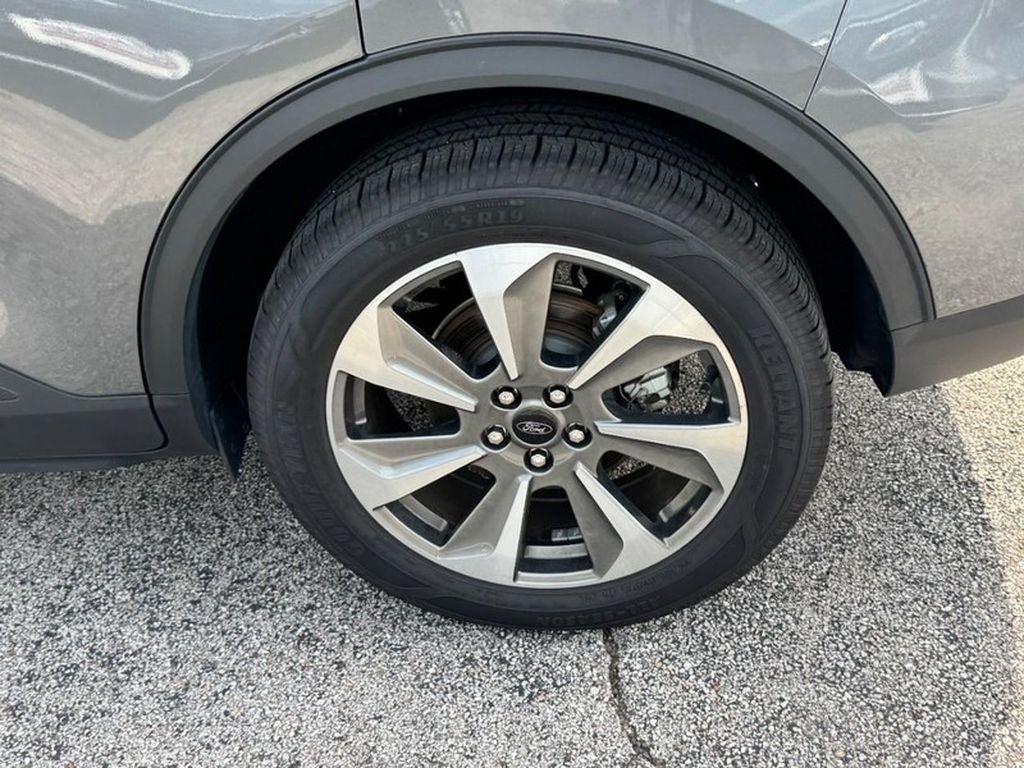 Used 2025 Ford Escape Platinum AWD/4WD image 7
