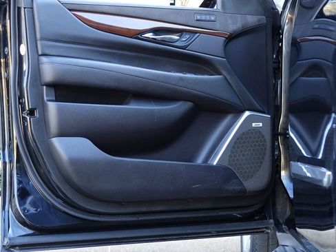 Used 2020 Cadillac Escalade Luxury image 37