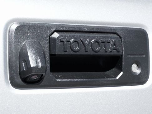 Used 2018 Toyota Tacoma SR5 image 40