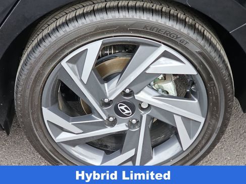 Certified 2025 Hyundai Elantra Limited image 12
