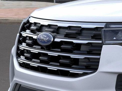 New 2025 Ford Explorer Active image 17