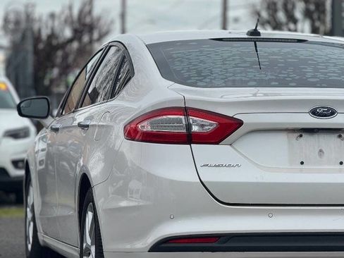 Used 2016 Ford Fusion SE w/ SE Winter Package image 10