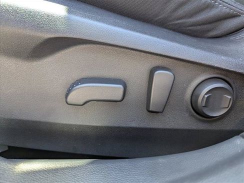 Used 2025 Subaru Outback Premium AWD/4WD image 11