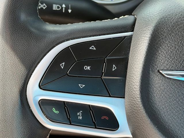 Used 2022 Chrysler Pacifica Touring-L FWD image 15