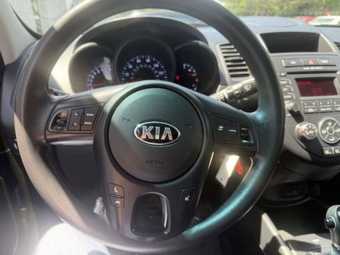 Used 2013 Kia Soul FWD image 9