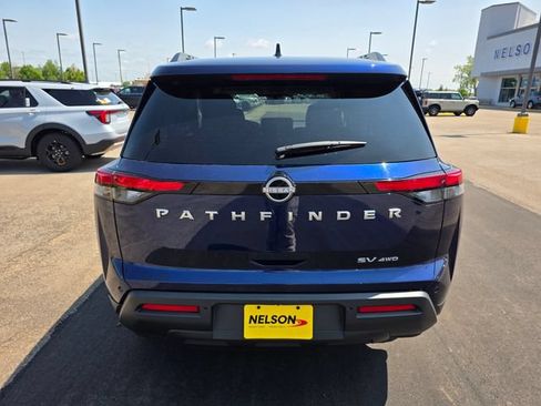 Used 2022 Nissan Pathfinder SV AWD/4WD image 10