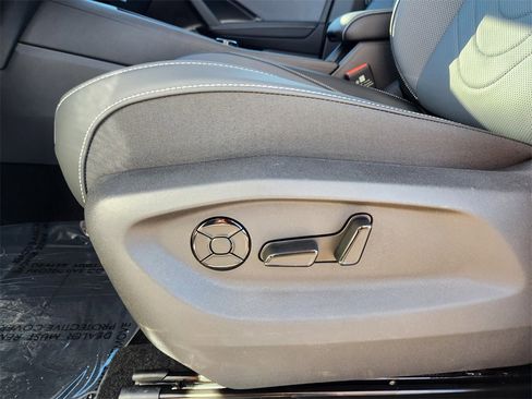 New 2026 Volkswagen Tiguan SE image 14