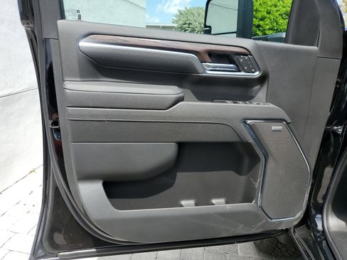 New 2025 GMC Sierra 2500 SLT w/ SLT Premium Package image 17