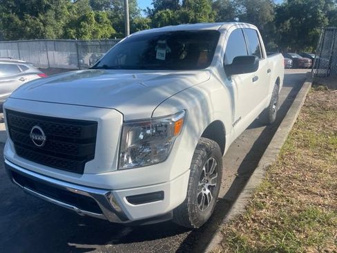 Used 2023 Nissan Titan SV RWD image 3
