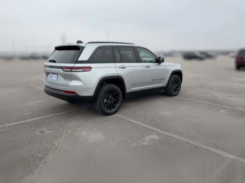 New 2026 Jeep Grand Cherokee Altitude image 12