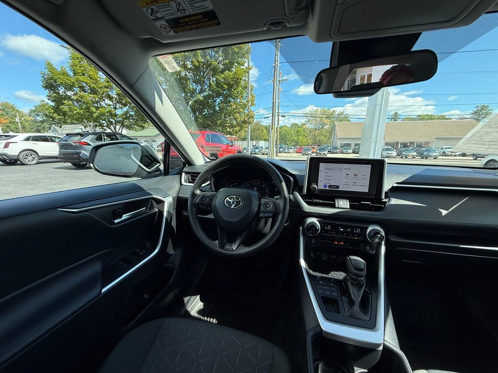 Used 2024 Toyota RAV4 XLE AWD/4WD image 12