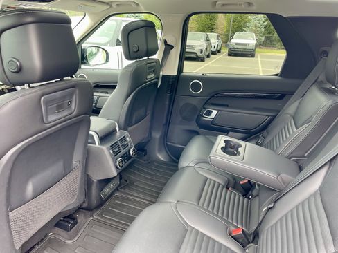 Certified 2024 Land Rover Discovery S image 30