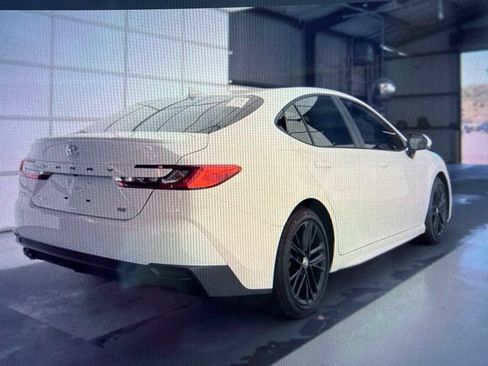 Used 2026 Toyota Camry SE FWD image 3