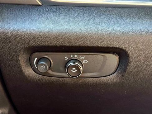 Used 2021 Chevrolet Traverse LS FWD image 20