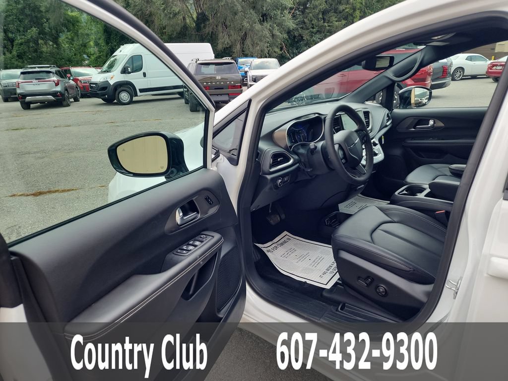 New 2026 Chrysler Pacifica Select w/ S Appearance Package FWD image 10
