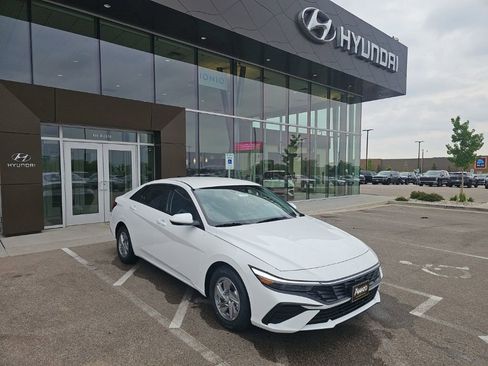 New 2026 Hyundai Elantra SE FWD image 7