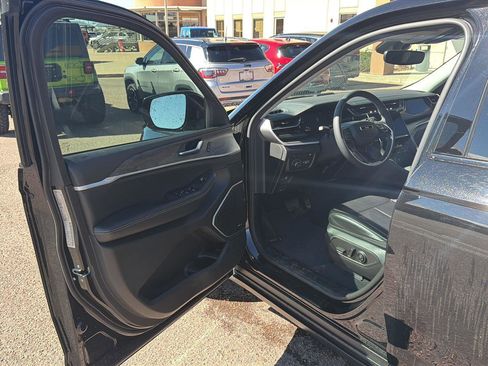 Used 2022 Jeep Grand Cherokee Limited 4xe image 10