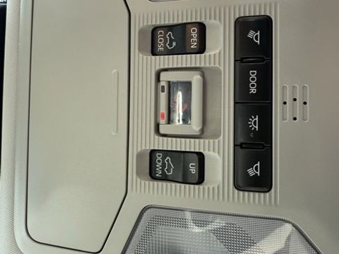 Used 2020 Toyota RAV4 XLE Premium image 29