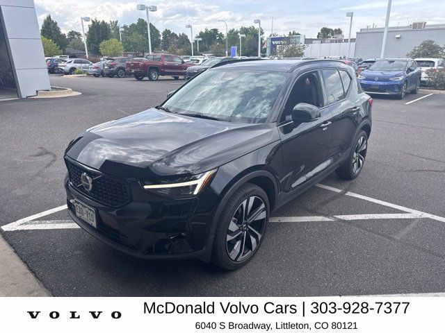 Used 2023 Volvo XC40 B5 Ultimate w/ Protection Package Premier AWD/4WD image 1