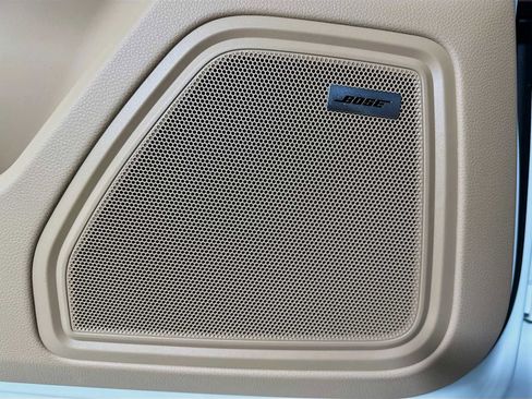 New 2026 Porsche Macan image 12