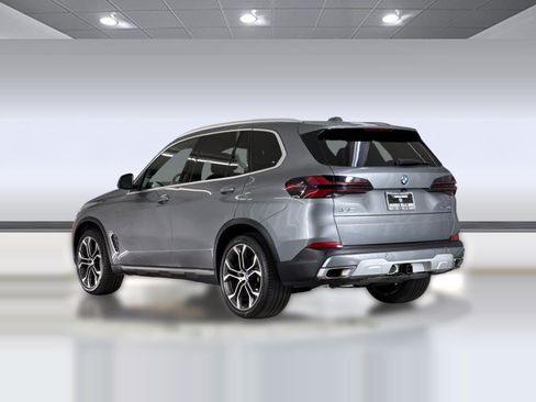 Used 2024 BMW X5 sDrive40i w/ Premium Package RWD image 3