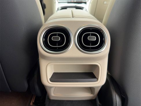 Used 2024 Mercedes-Benz GLC 300 image 26