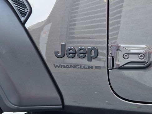 Used 2025 Jeep Wrangler Sport S image 31