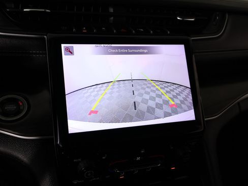 Used 2023 Jeep Grand Cherokee Limited image 6