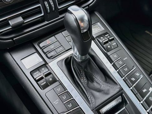 Used 2021 Porsche Macan AWD/4WD image 18