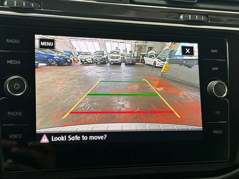 Used 2018 Volkswagen Tiguan SEL Premium FWD image 26