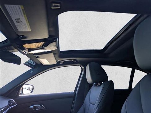 Used 2021 BMW 330i Sedan w/ Convenience Package image 16