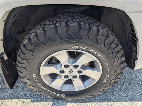Used 2011 Toyota 4Runner SR5 AWD/4WD image 4
