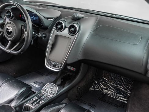 Used 2020 McLaren 570S Spider RWD image 12