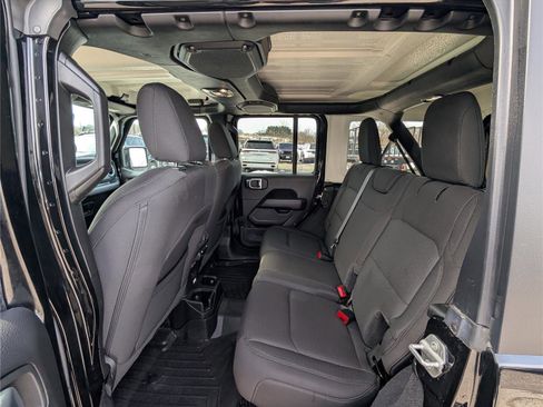 Used 2022 Jeep Wrangler Unlimited Sahara w/ Cold Weather Group image 13