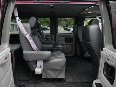 Used 2014 Chevrolet Express 1500 RWD image 12