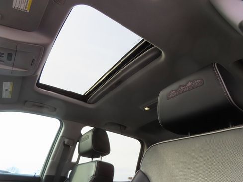 Used 2018 Chevrolet Silverado 1500 High Country image 5