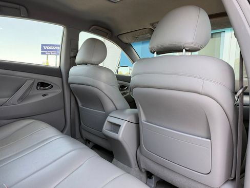 Used 2010 Toyota Camry LE FWD image 19