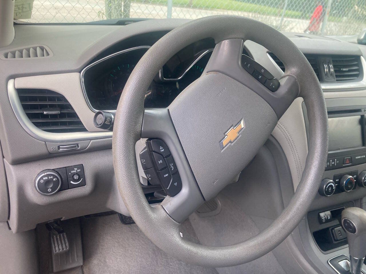 Used 2015 Chevrolet Traverse LS FWD image 2