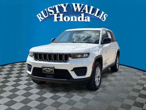 Used 2024 Jeep Grand Cherokee Laredo X w/ Luxury Tech Group I AWD/4WD image 4