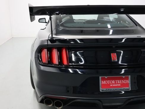 Used 2019 Ford Mustang Shelby GT350R w/ GT350R Equipment Group 920A RWD image 70