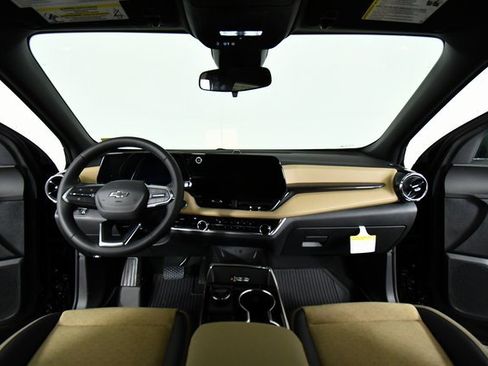 New 2026 Chevrolet Equinox ACTIV w/ LPO, Floor Liner Package image 18