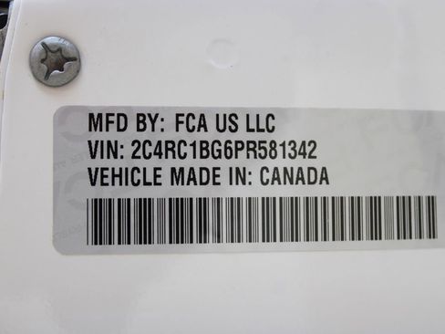 Used 2023 Chrysler Pacifica Touring-L image 32