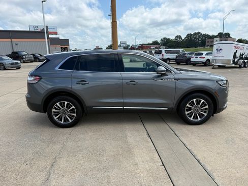 Used 2023 Lincoln Nautilus Reserve AWD/4WD image 4